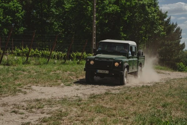 Winnica Kamil Barczentewicz - Poland - Vineyards - Jeep